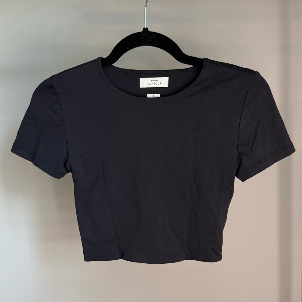 Barely Worn - Aritzia Women's Size Small Contour Crew Cropped T-shirt in Black